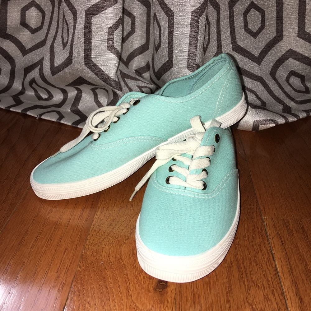 CUTE TIFFANY BLUE SNEAKERS!